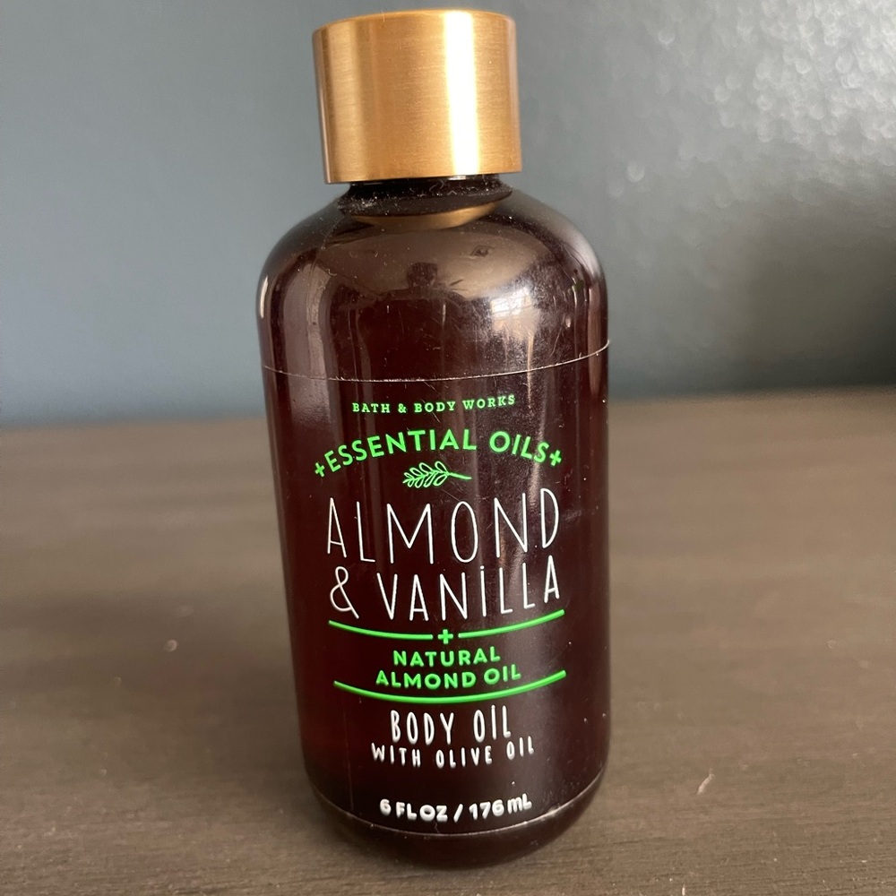 Bath & Body Works Almond & Vanilla Body Oil